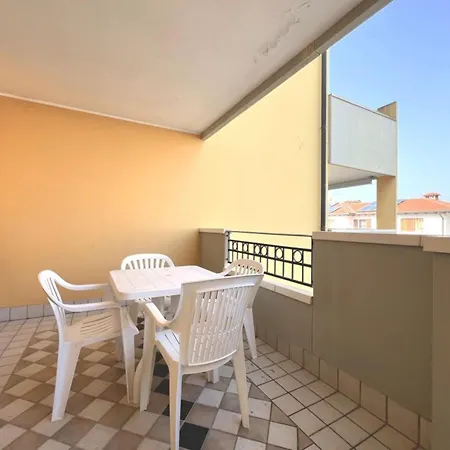 Sweet Retreat In A Great Area With Parking